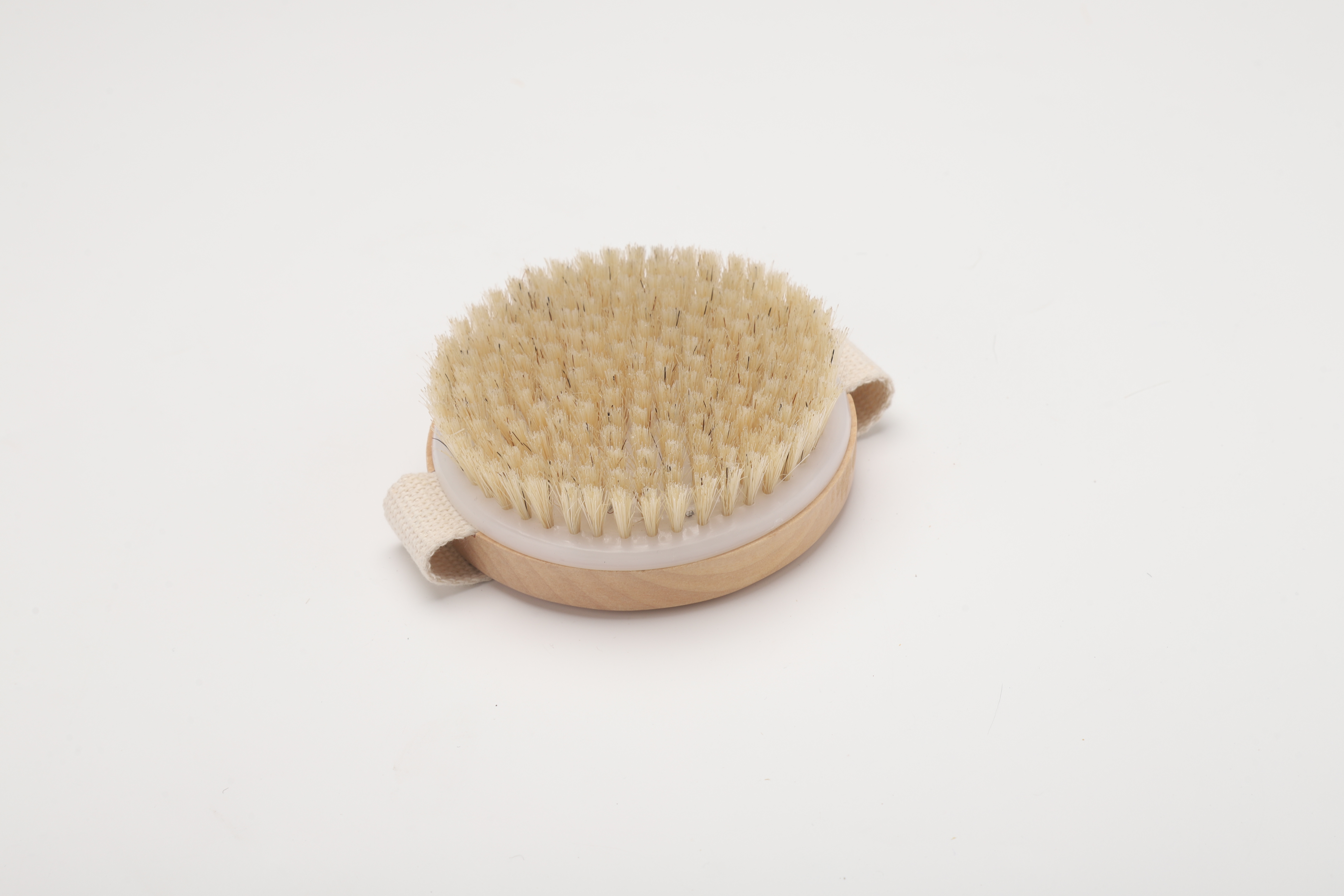 wooden handheld bath bruh