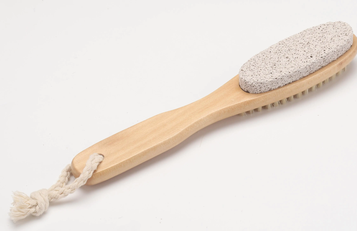 How to safely remove dead skin from the soles of your feet? Gentle care secrets with a double-sided pumice brush