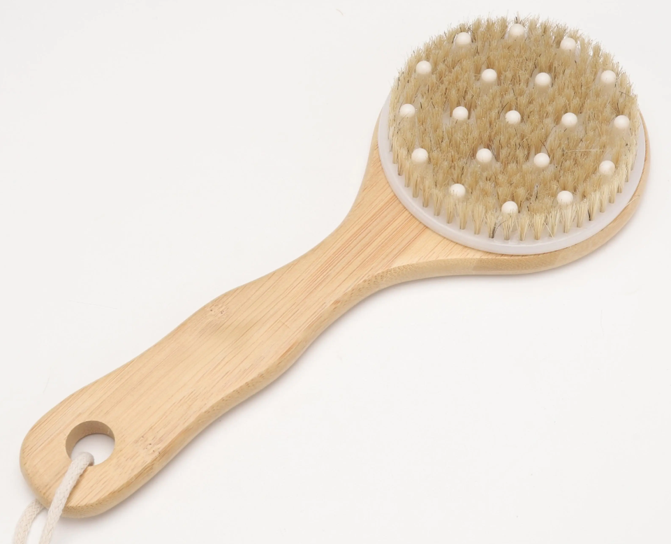 Which is better, a wooden massage bath brush or a plastic bath brush?