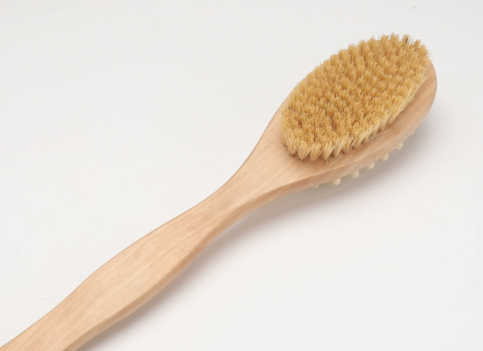 How To Use A Wood Massage Bath Brush Correctly For Glowing Skin?